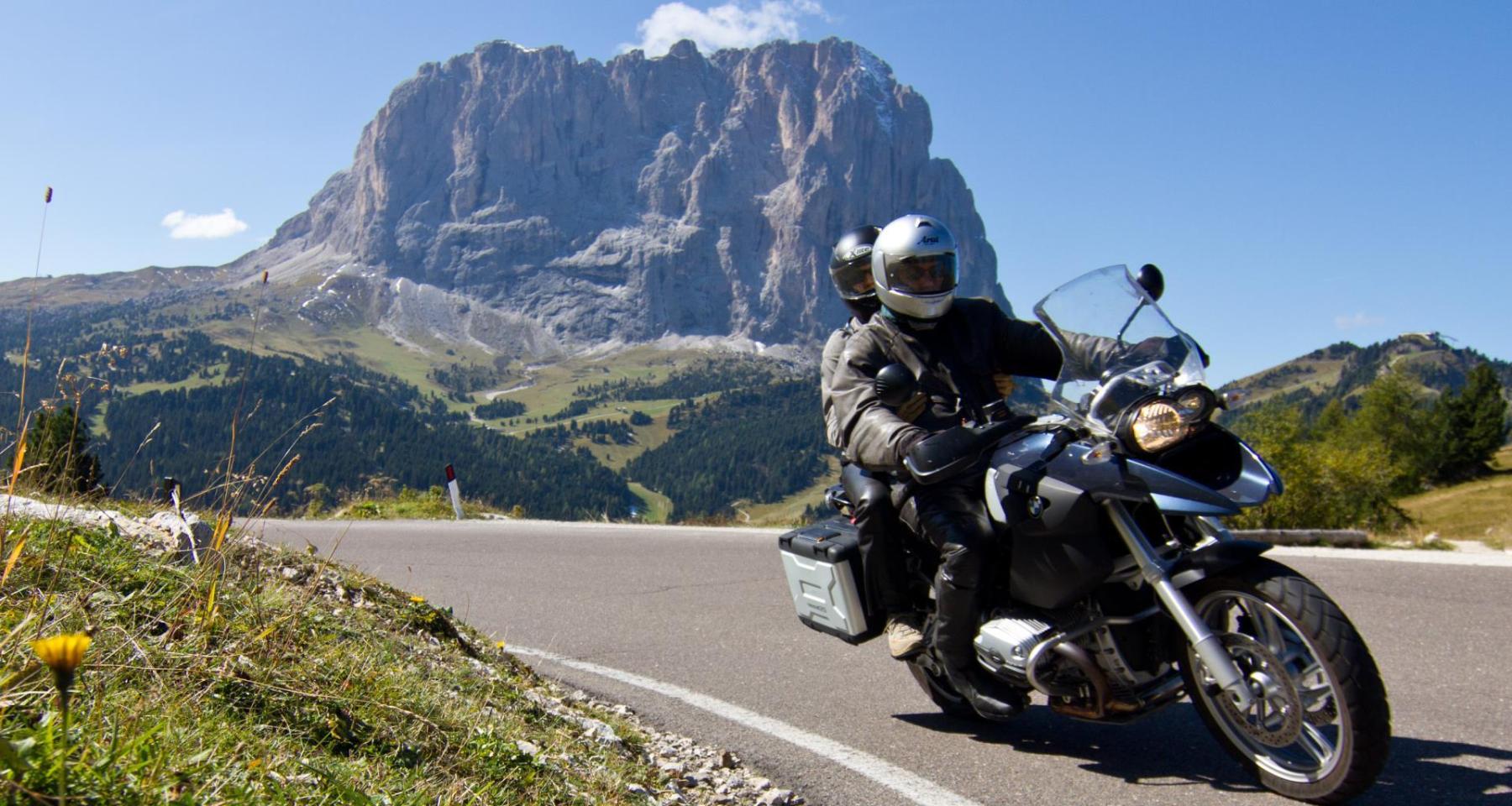 Die Beste Motorradtouren In Sudtirol Von Den Dolomiten Bis Zum Gardasee